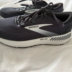 Brooks Women’s Black Running Shoes